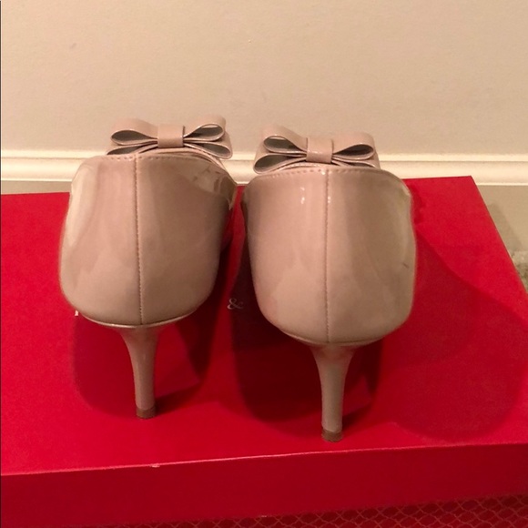 KELLY & KATIE: Nude Peep Toe Heels - Picture 4 of 8